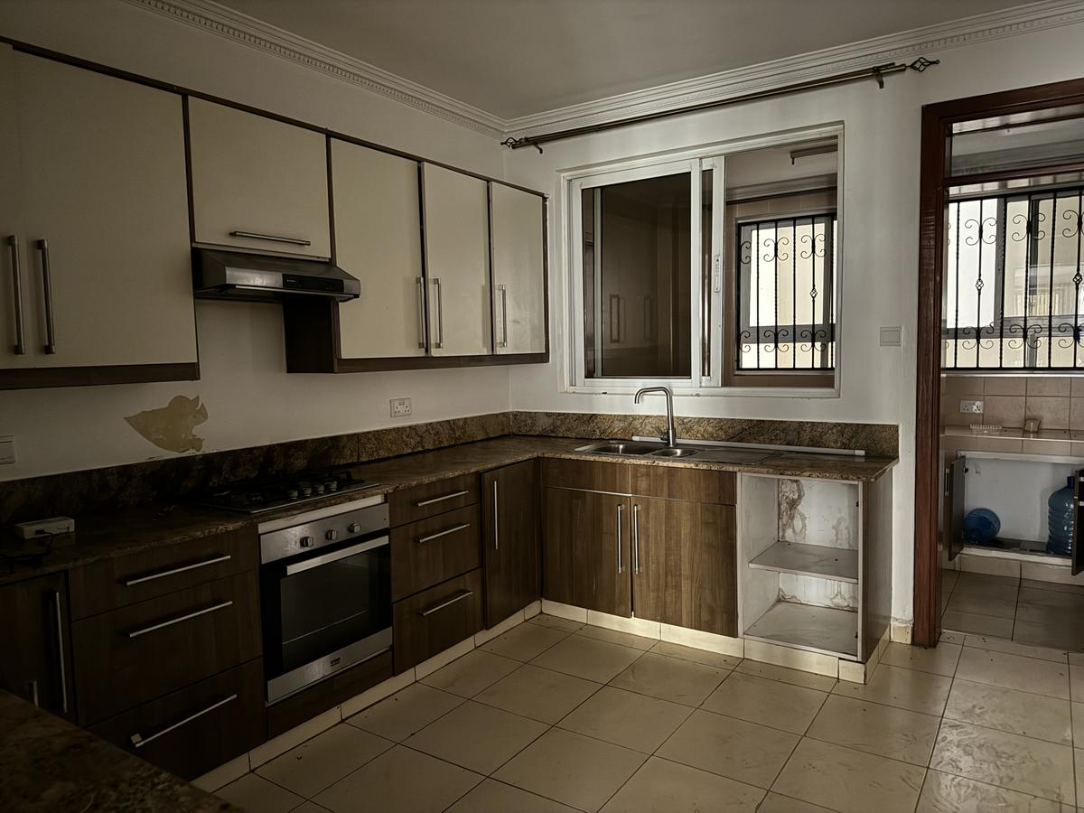 3 Bed Apartment with En Suite in Riverside - 14