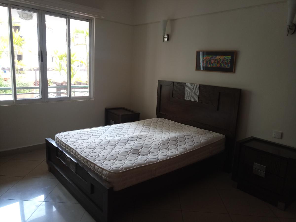 Furnished 1 Bed Apartment with En Suite at Forest Road Near Premier Academy - 2