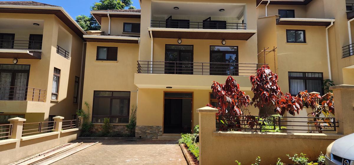 5 Bed Townhouse with En Suite in Lavington - 1