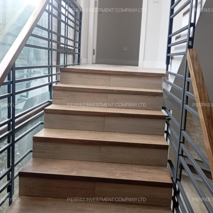 5 Bed Townhouse with En Suite in Lavington - 7