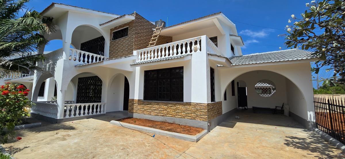 4 Bed Townhouse with En Suite in Shanzu - 2