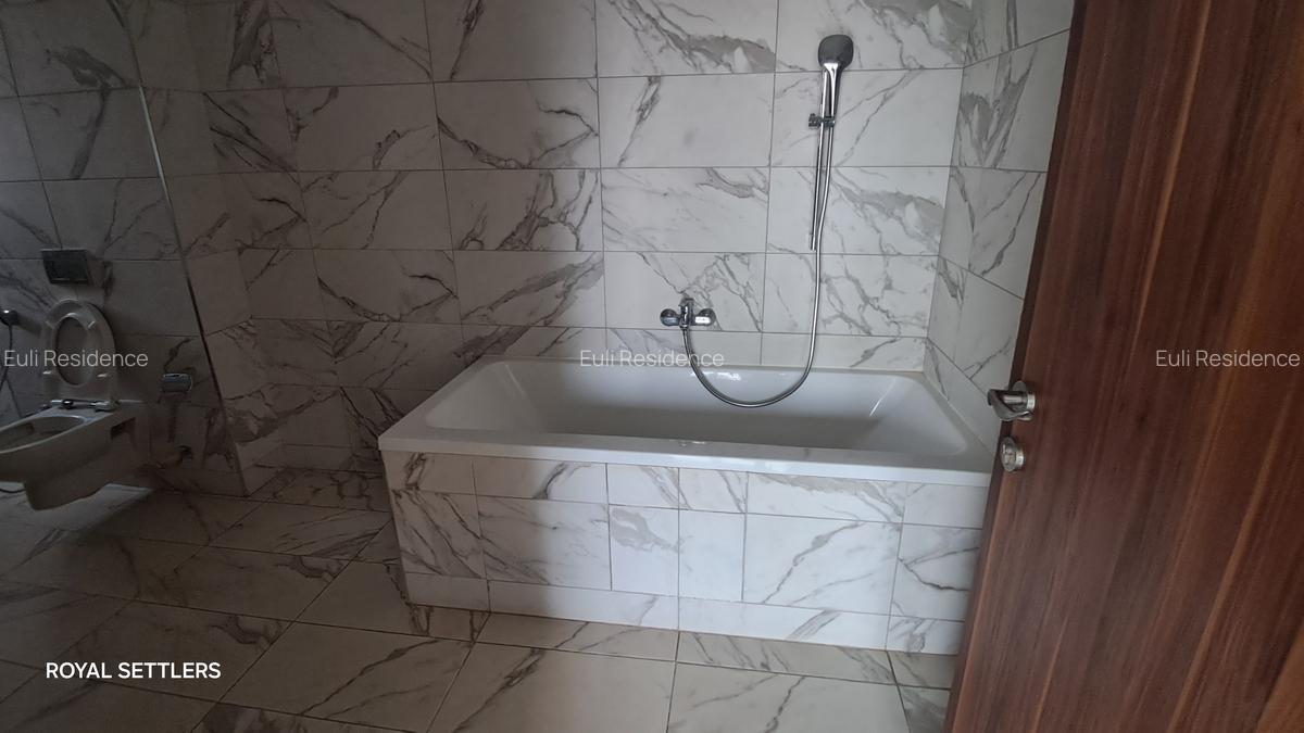 3 Bed Apartment with En Suite at Rhapta Rd - 15