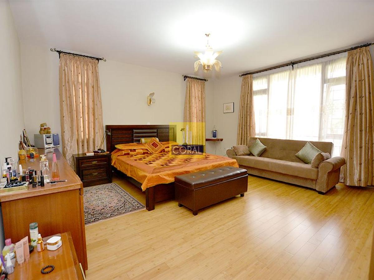 3 Bed Apartment with En Suite in Riverside - 18