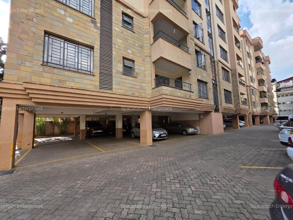 4 Bed Apartment with En Suite in Parklands - 1