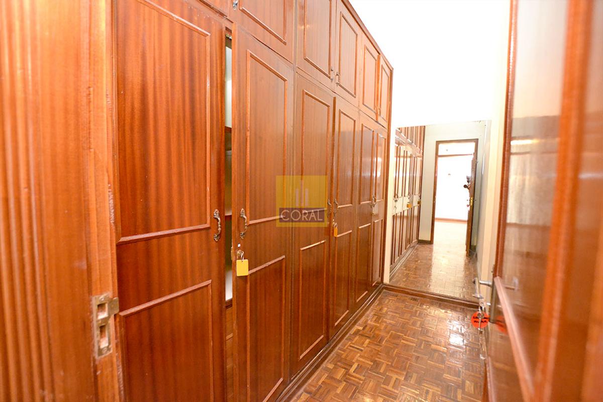 5 Bed Villa in Rhapta Road - 16