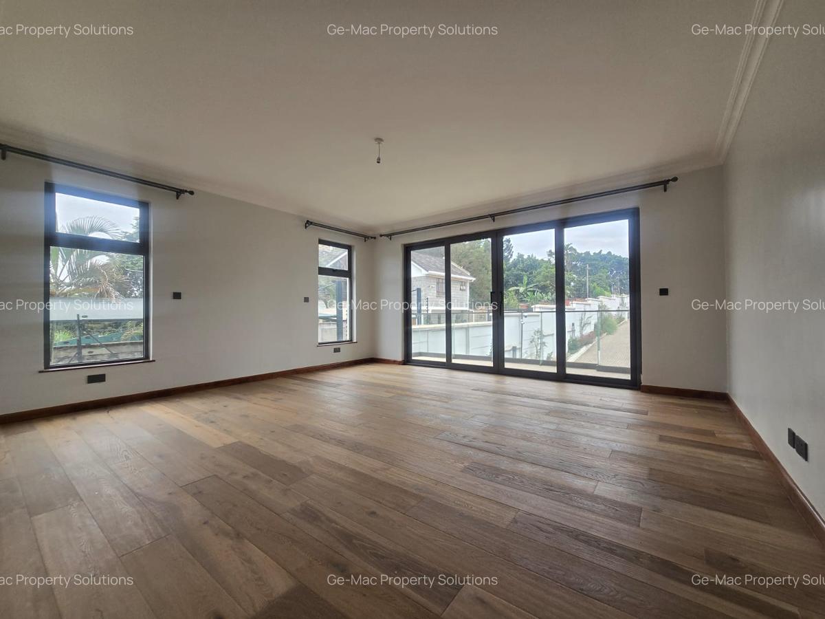 5 Bed House with En Suite in Lavington - 4