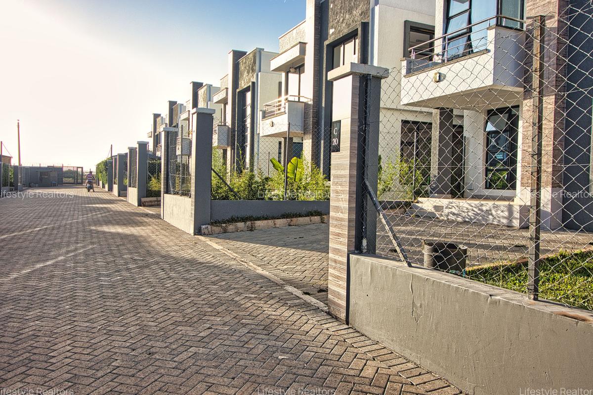 4 Bed House with En Suite at Eastern Bypass - 3