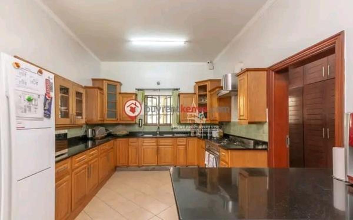 6 Bed Townhouse with En Suite at Karen - 12