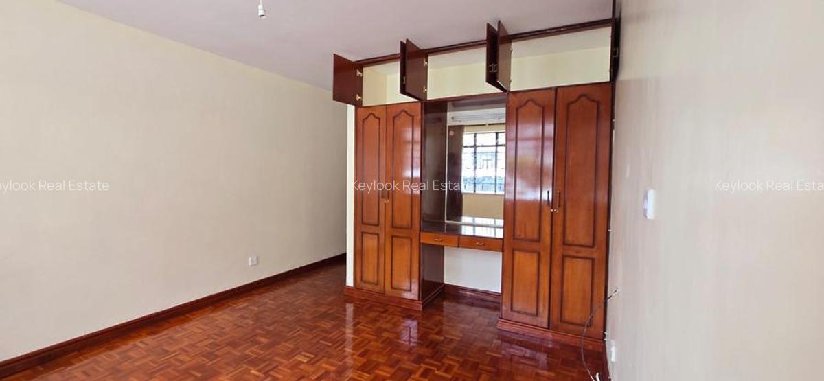 5 Bed Townhouse with En Suite at Riverside Garden - 11