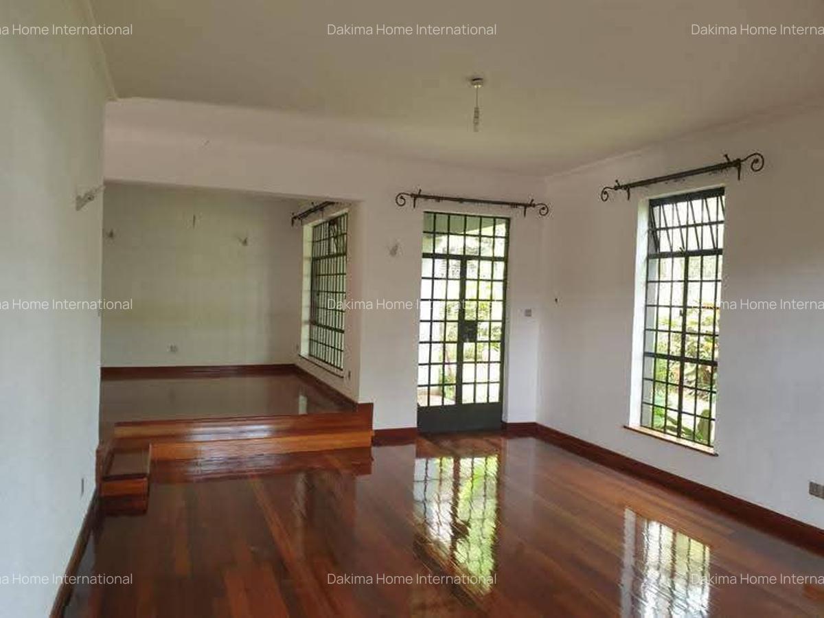 4 Bed Townhouse with En Suite in Spring Valley - 11