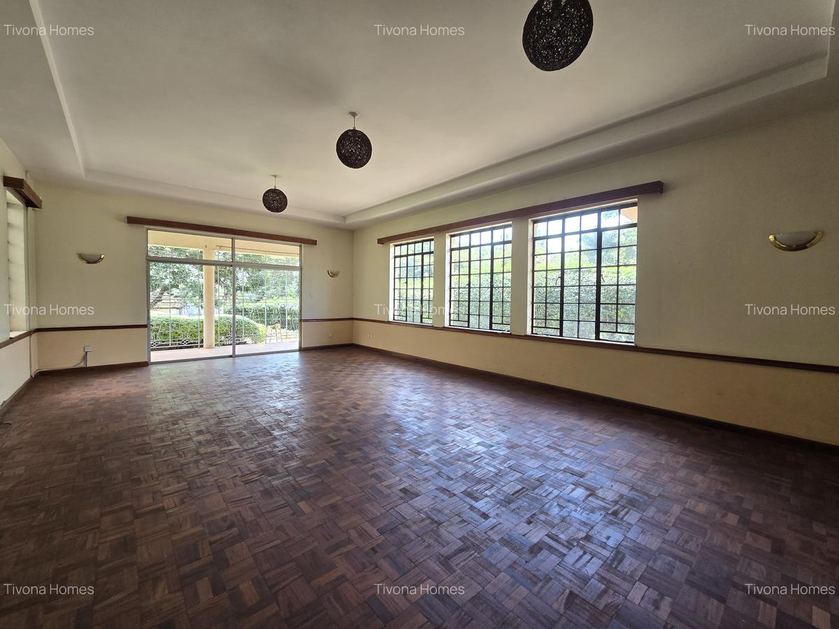 5 Bed House with En Suite in Runda - 16