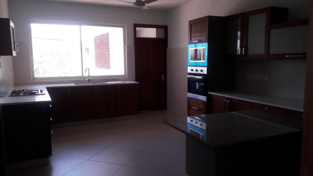 4 Bed Apartment with Swimming Pool in Nyali Area - 4