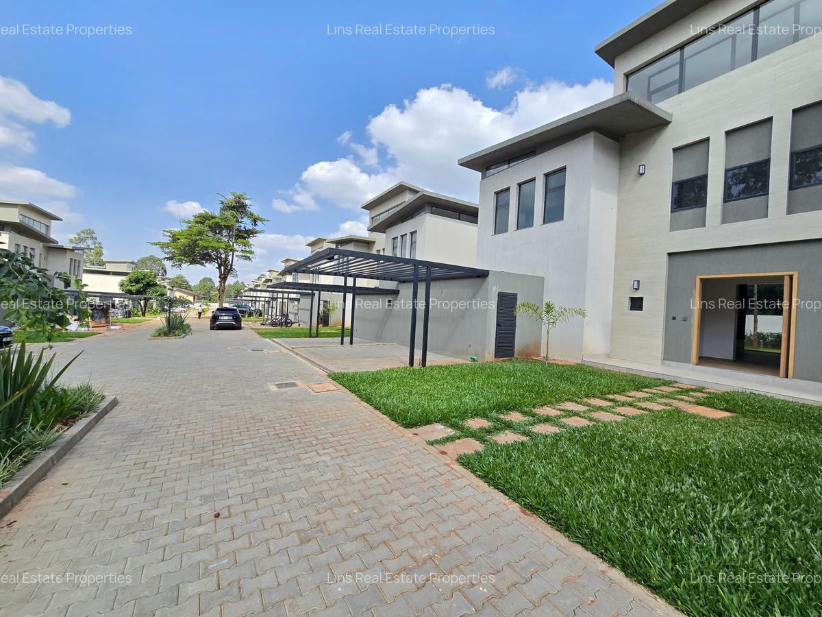 5 Bed Townhouse with En Suite in Runda - 2