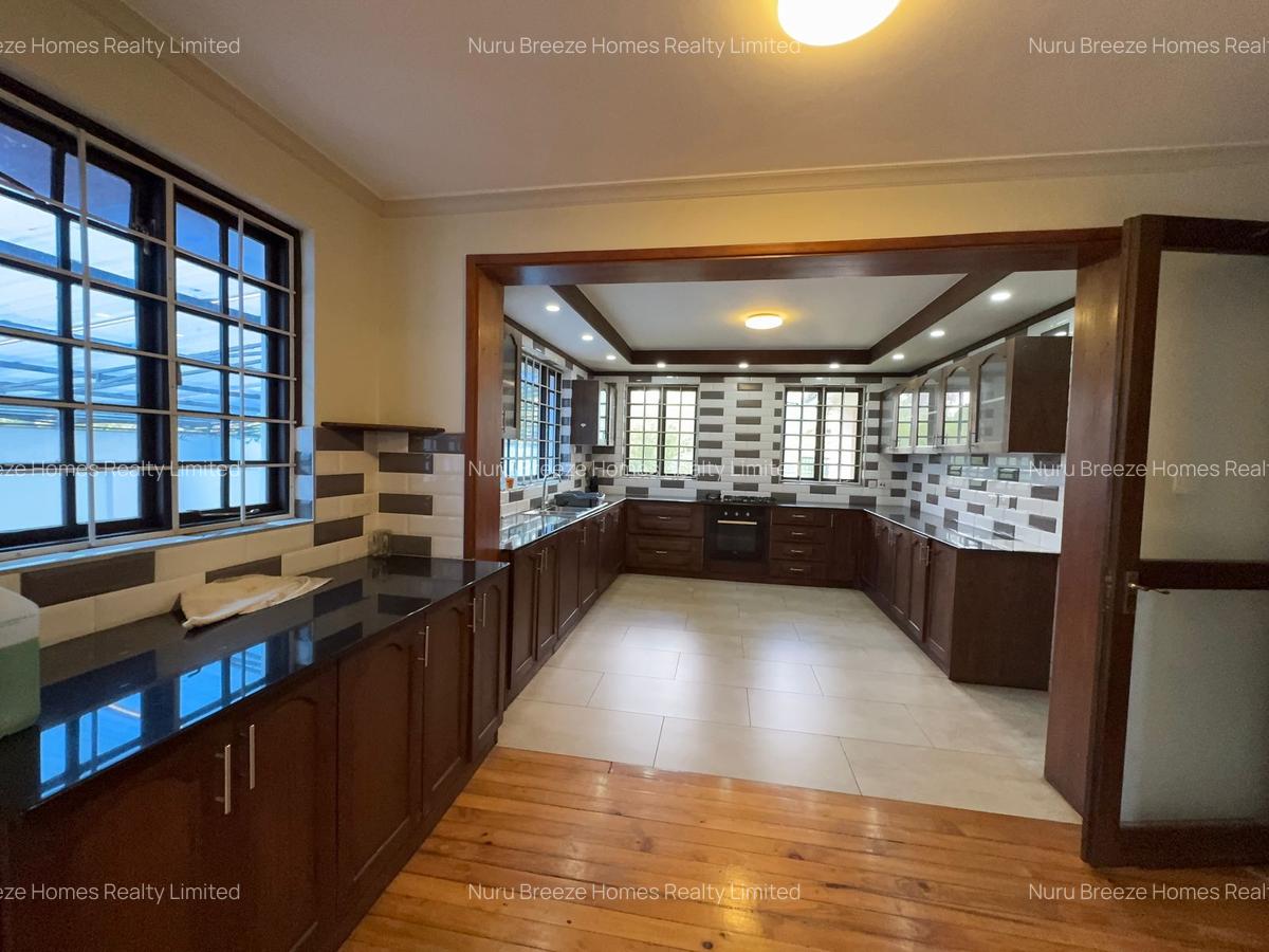 5 Bed House with En Suite in Runda - 12