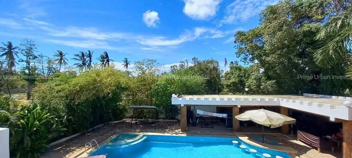 5 Bed Villa with En Suite in Kikambala - 13