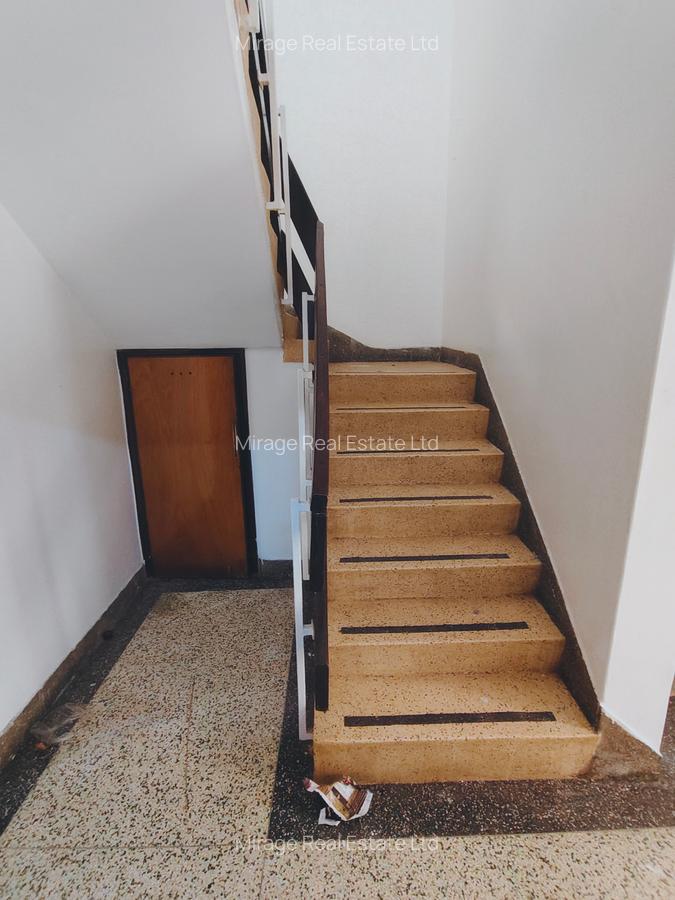 3 Bed House with Garden in Dennis Pritt - 10