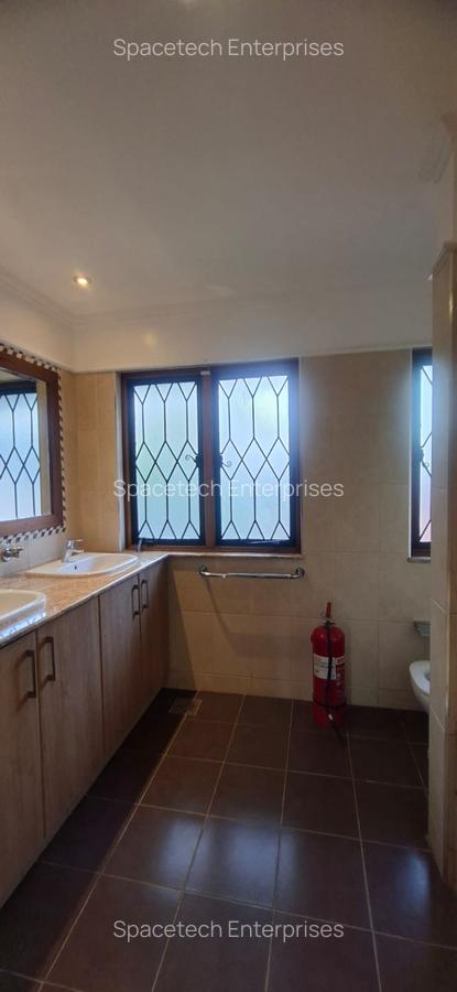 5 Bed House with En Suite in Gigiri - 17