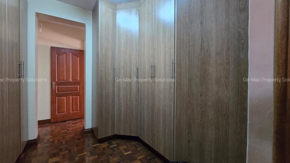 5 Bed House with En Suite in Lavington - 16