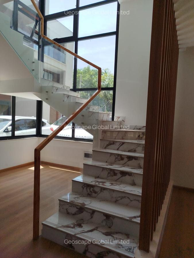 5 Bed House with En Suite in Lavington - 8