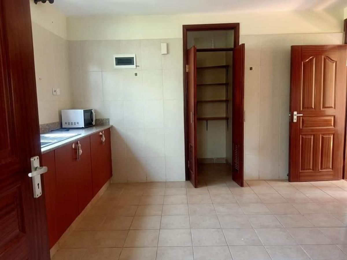 4 Bed Townhouse with En Suite at Fourways - 6