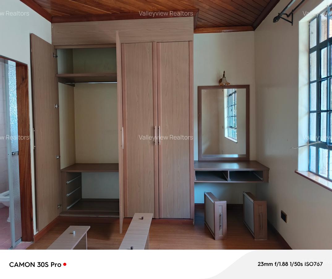 5 Bed Townhouse with En Suite at Lavington - 8