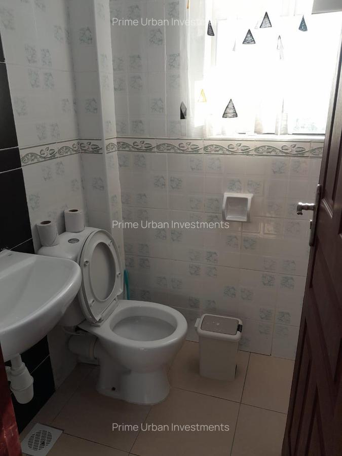 Serviced 1 Bed Apartment with En Suite at Sunset Paradise - 11