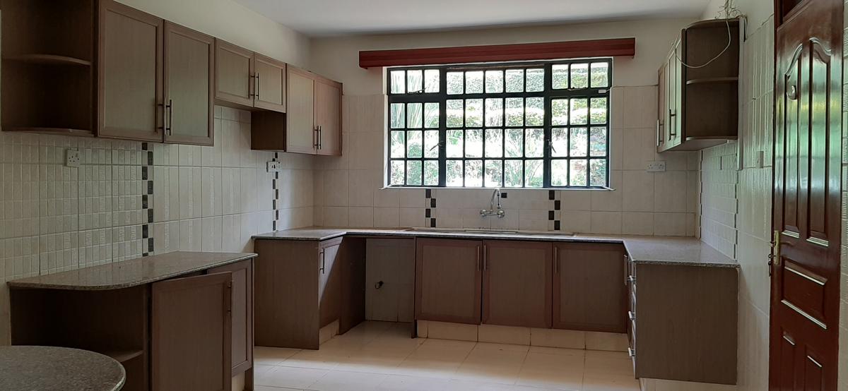 4 Bed Townhouse with En Suite in Rosslyn - 10