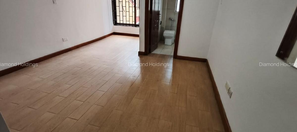 4 Bed Villa with En Suite at Parklands - 6