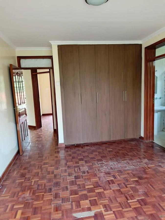 4 Bed House with Swimming Pool in Rosslyn - 16