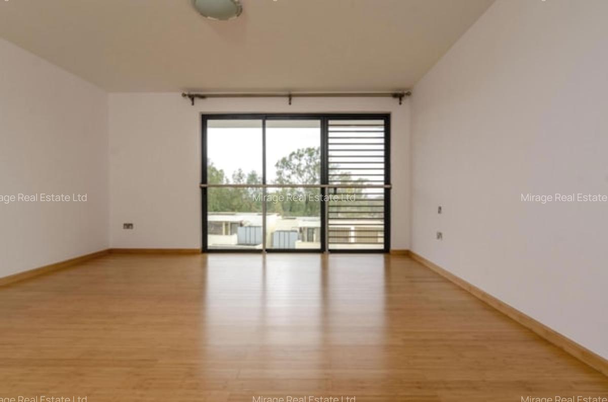 3 Bed Apartment with Swimming Pool in Garden Estate - 20