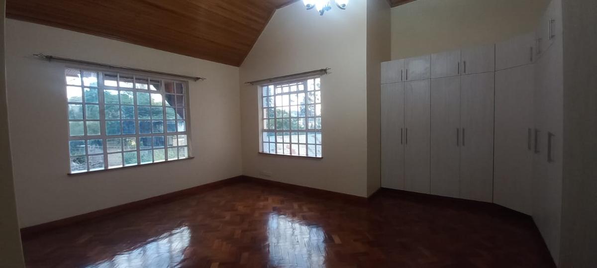 5 Bed Townhouse with En Suite at Lavington Green - 12
