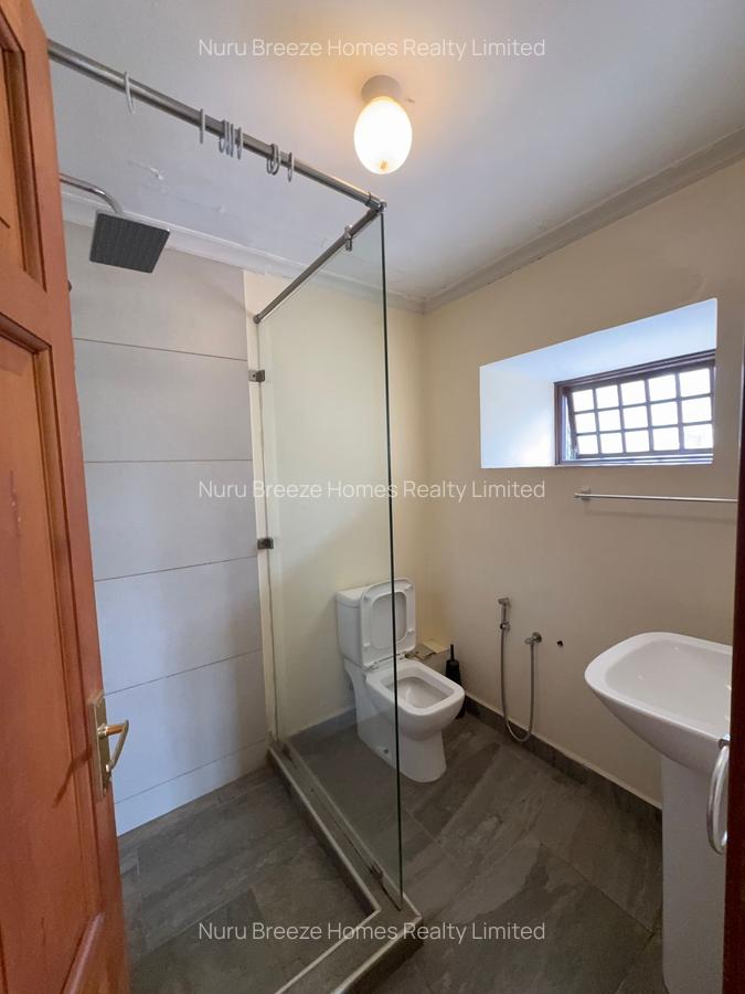 5 Bed House with En Suite in Runda - 18