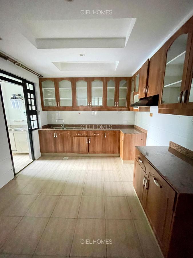 3 Bed Apartment with En Suite at Wood Avenue - 5