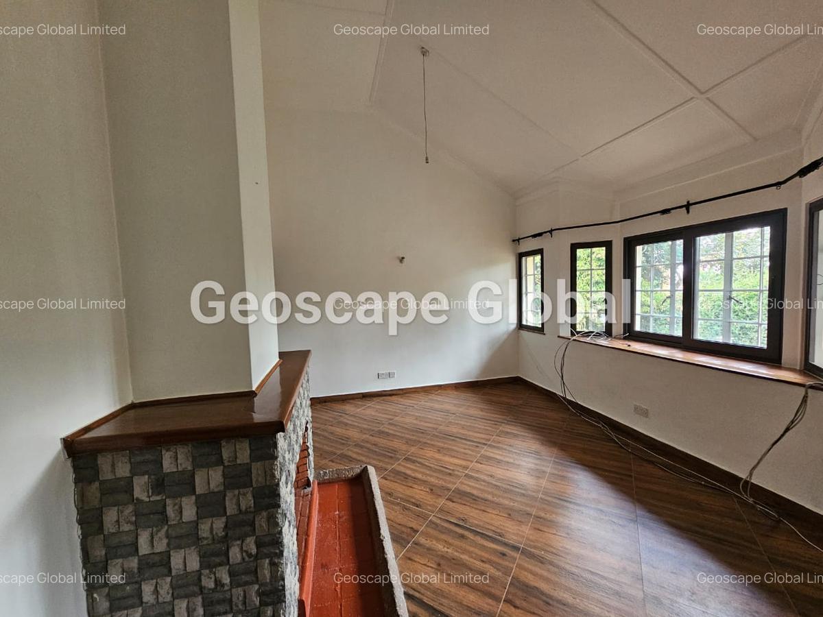 5 Bed House with En Suite in Rosslyn - 7