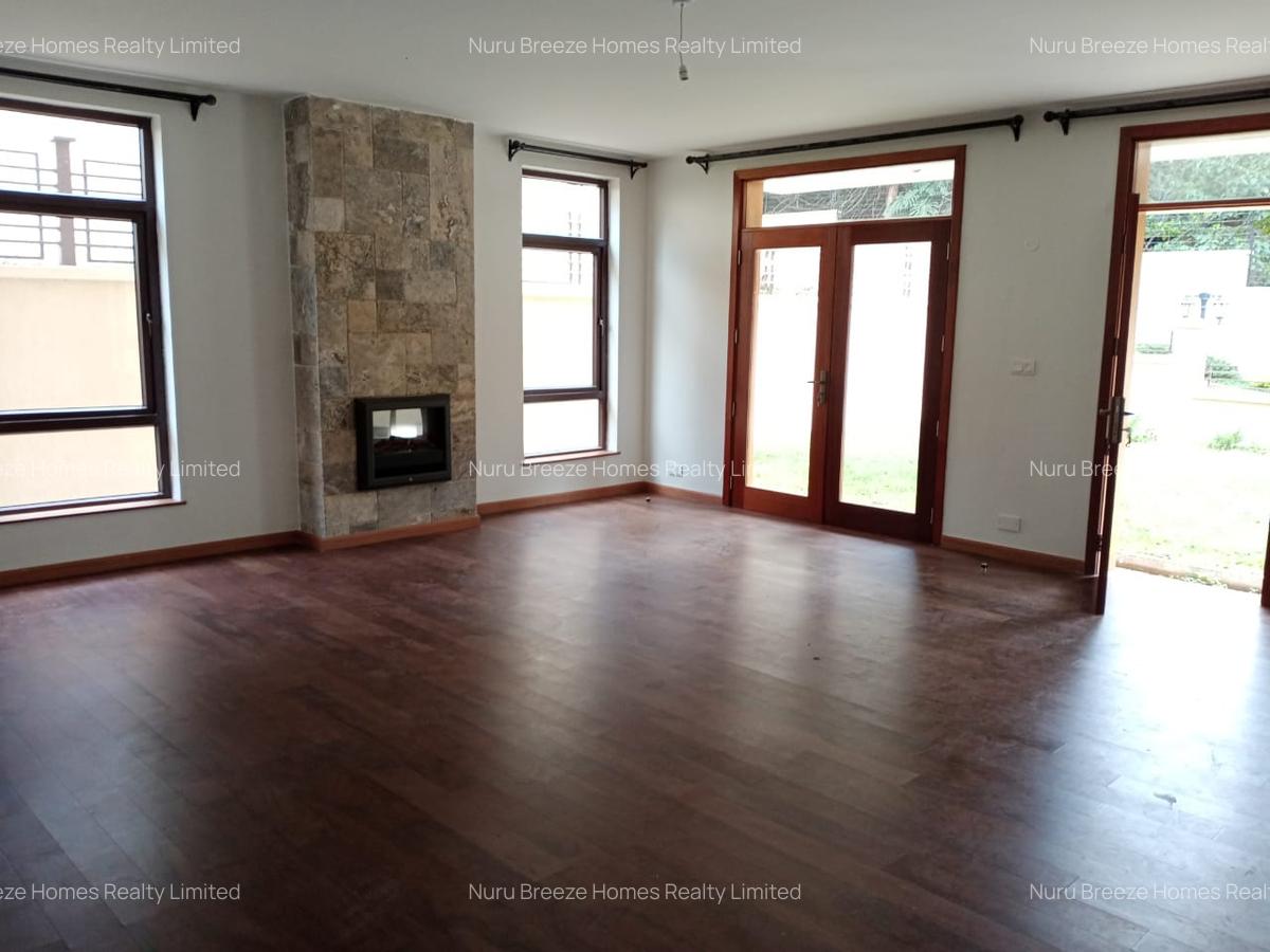 5 Bed Townhouse with En Suite in Lavington - 2