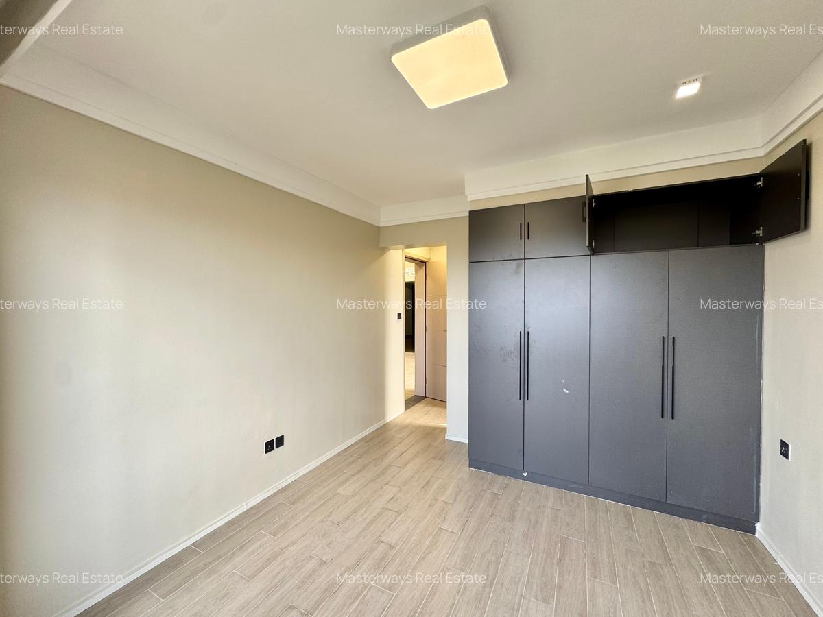 2 Bed Apartment with En Suite in Lavington - 10