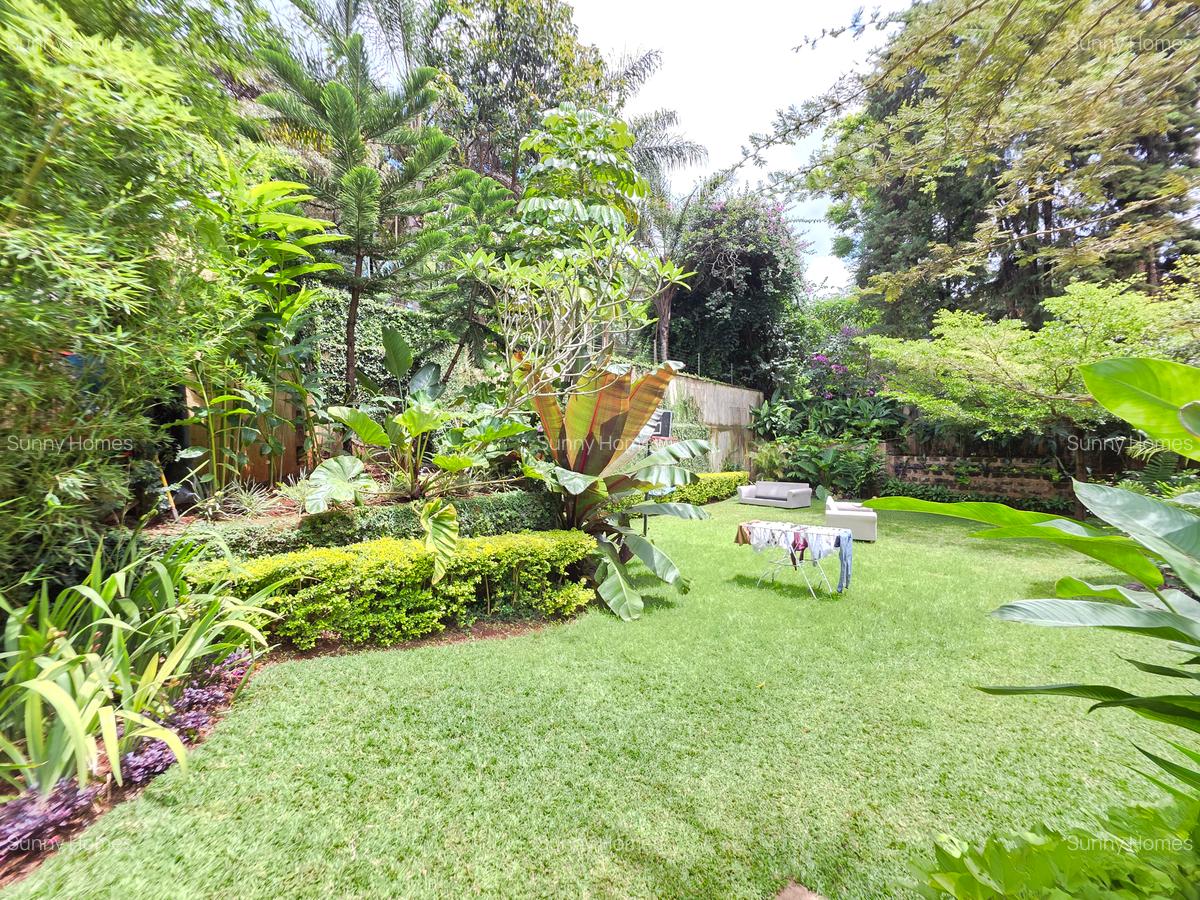 4 Bed Townhouse with En Suite at Lavington Green. - 4
