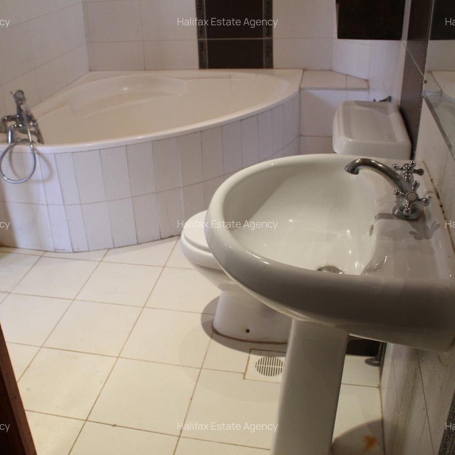 5 Bed Townhouse with En Suite in Lavington - 7