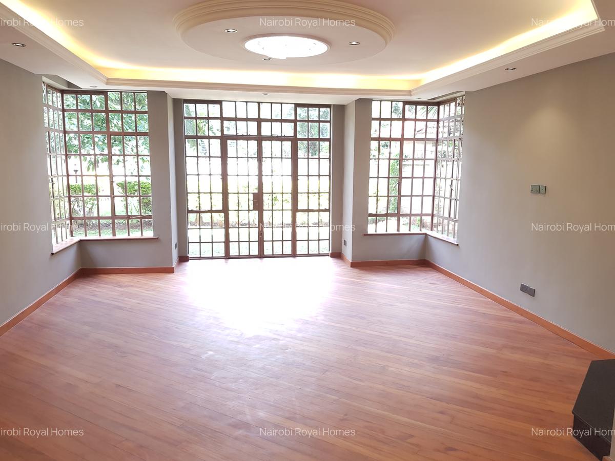 6 Bed Townhouse with En Suite at Lavington Green - 4