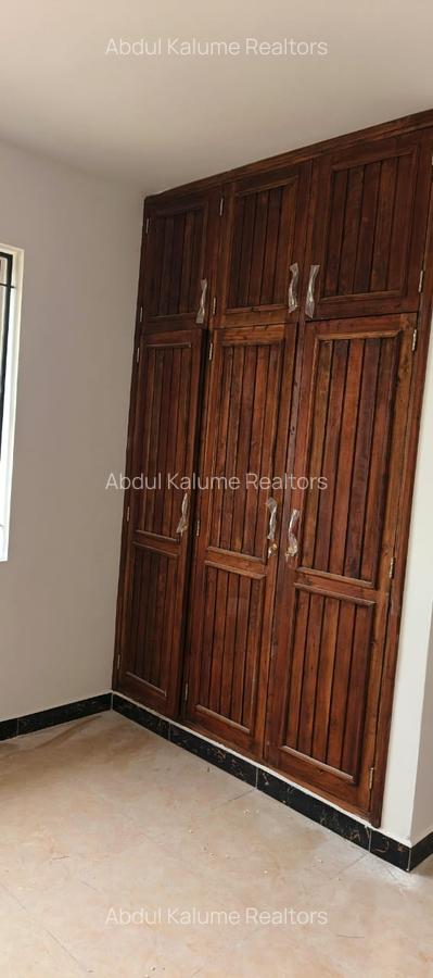 Serviced 2 Bed Apartment with En Suite at Tudor - 14