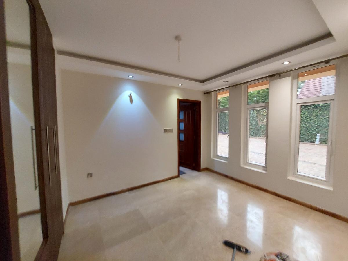 5 Bed Townhouse with En Suite at Convent Drive - 8