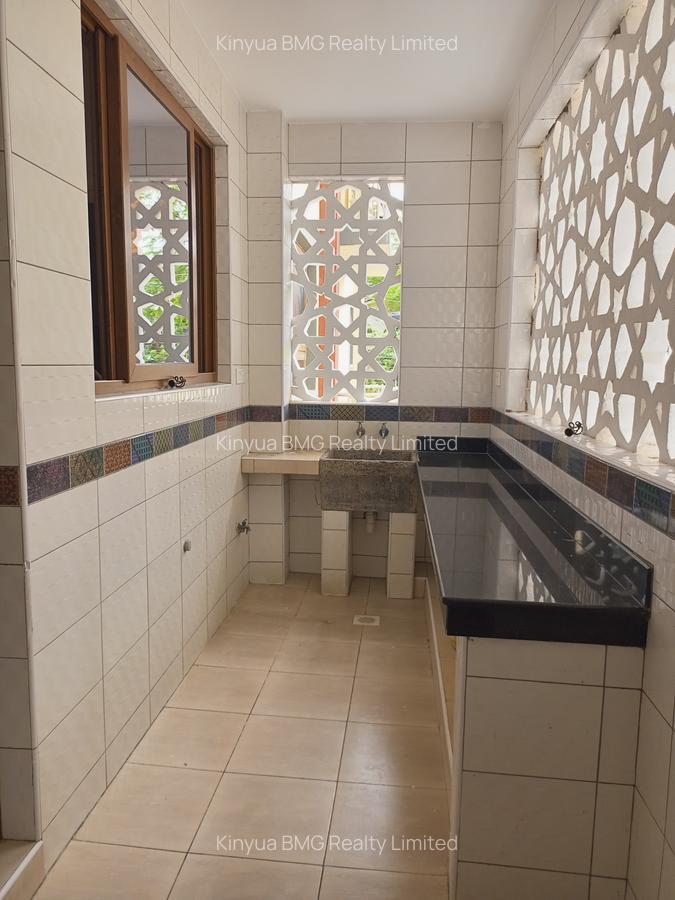 Serviced 3 Bed Apartment with En Suite at Moyne Drive - 7