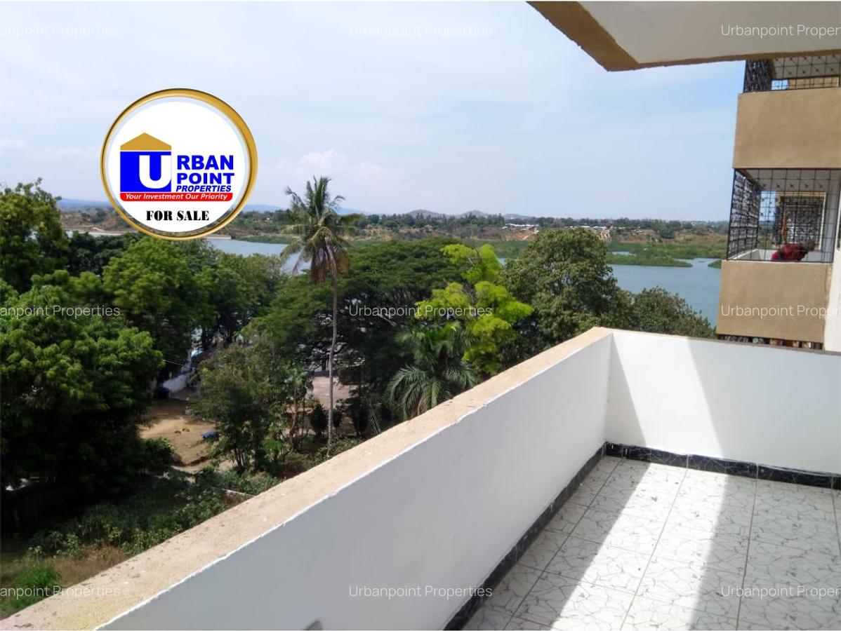 3 Bed Apartment with Parking in Tudor - 6