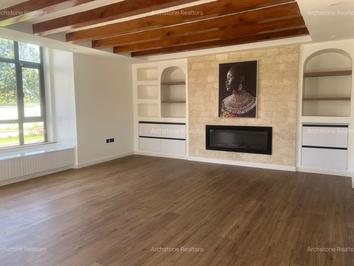 6 Bed House with En Suite in Runda - 10