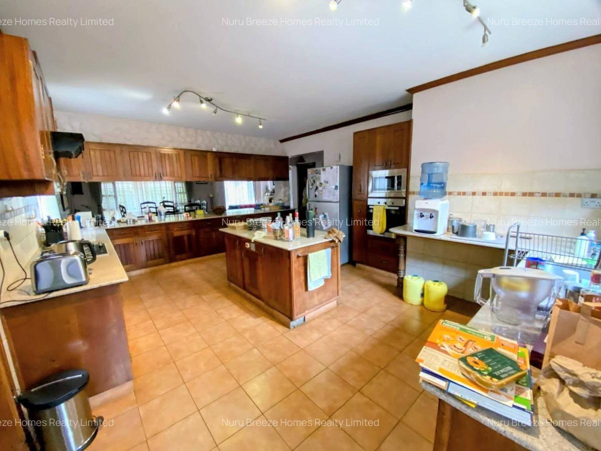 4 Bed Townhouse with En Suite in Spring Valley - 3