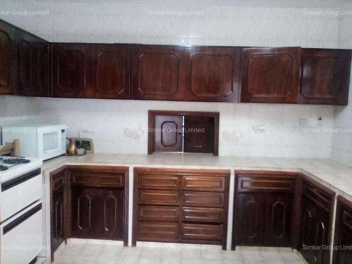 5 Bed Townhouse with En Suite at East Church Road - 3