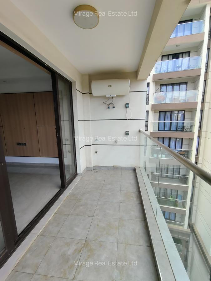 1 Bed Apartment with Swimming Pool in Riverside - 3