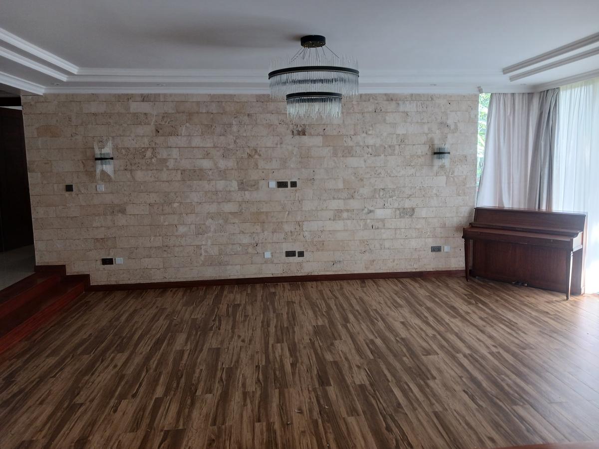 5 Bed Townhouse with En Suite at Lavington - 17