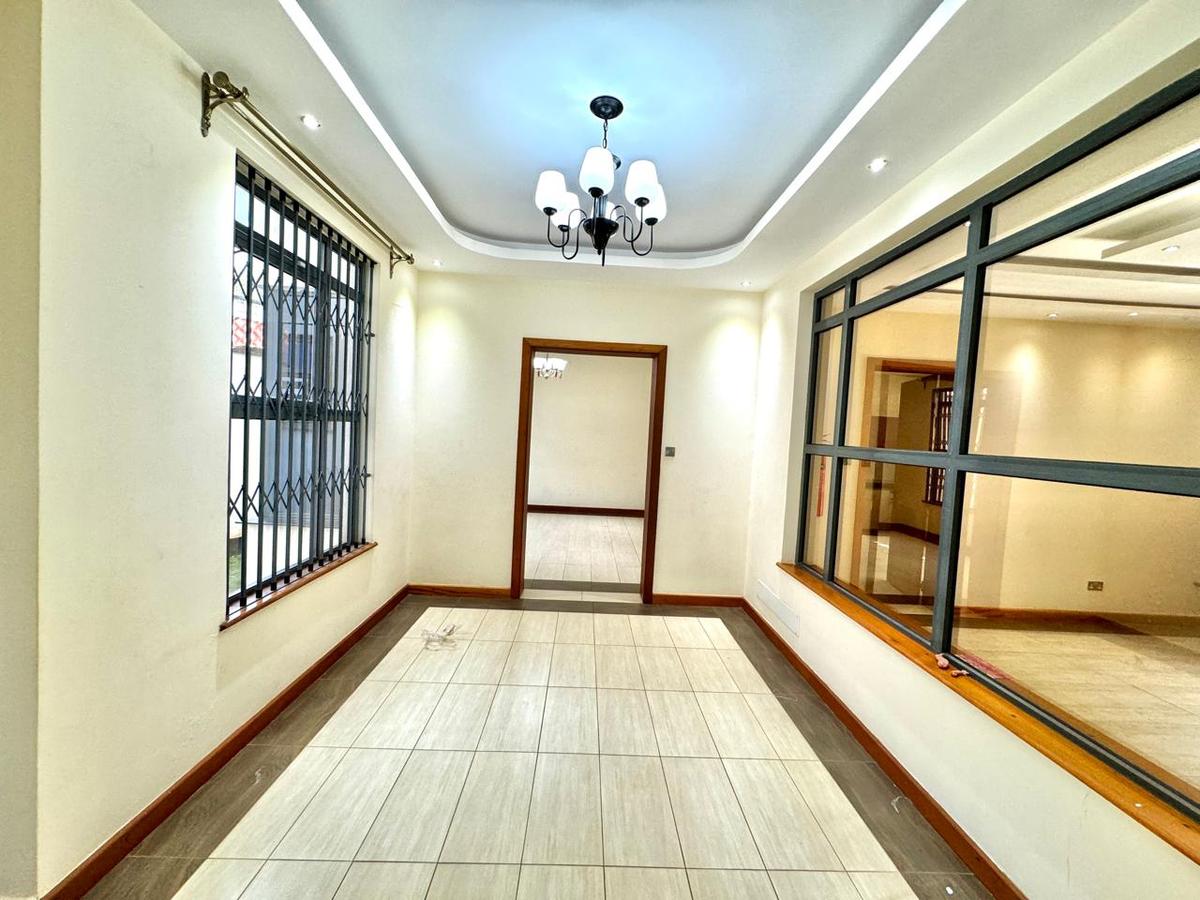 6 Bed Townhouse with En Suite in Nyari - 14