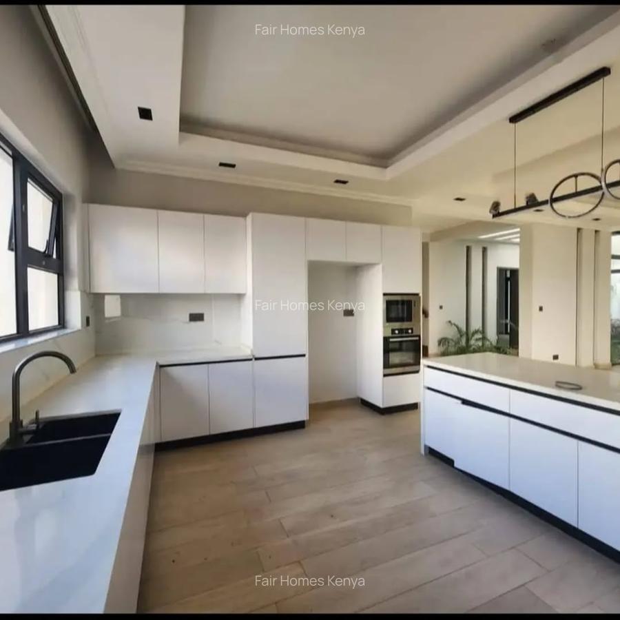 5 Bed Townhouse with En Suite at Lavington Green - 6